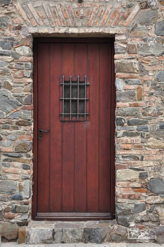 Entrada de antiga construção em Colonia del Sacramento, no sul do Uruguai